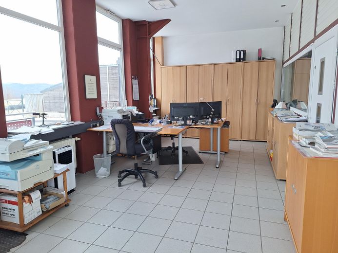 Gewerbe Halle für Handwerk, Praxis oder Verkauf in Zell - Barl – Büro