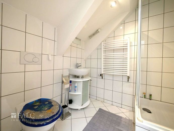 Außergewöhnlich! - Denn hier gilt: Einfach mehr... Raum! – Badezimmer DG
