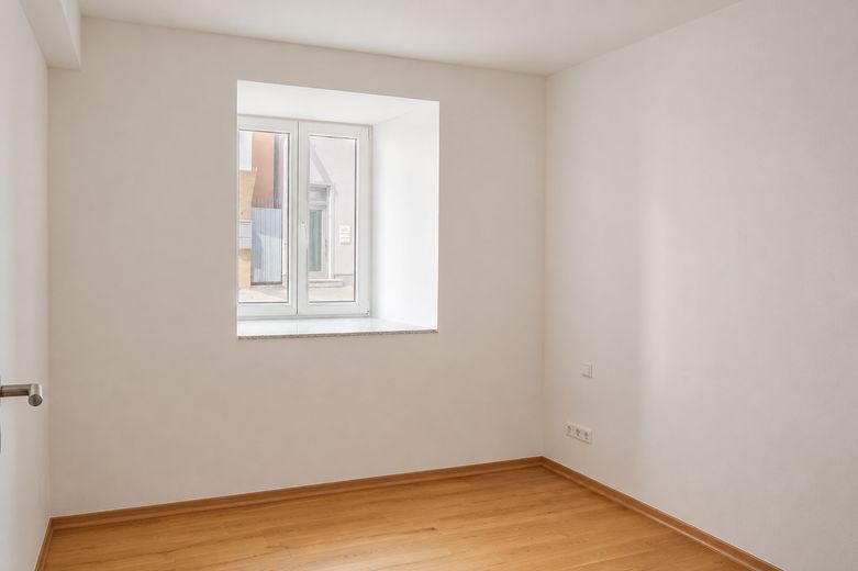 Freiraum neu definiert: 92 m² saniertes Wohnvergnügen für Familien oder Kapitalanleger – Schlafzimmer 1