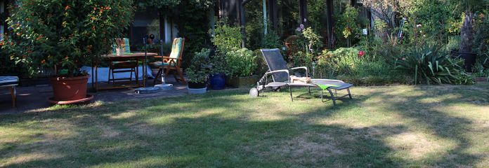 Kurzfristig: Wildromantisches Bungalow in großem Garten