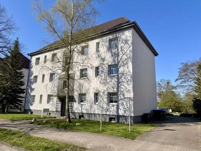 HORN IMMOBILIEN++ RÉSERVÉ ! Neustrelitz, immeuble collectif de 6 logements, balcons, places de stationnement et cave -loué- – Photo 1