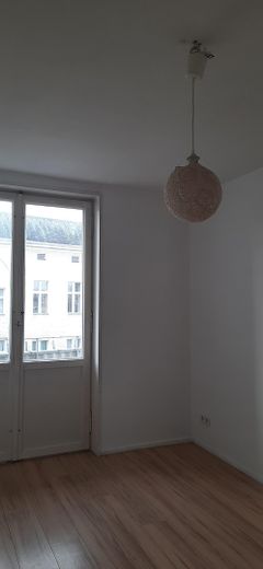 kleines Zimmer / Zugang Balkon