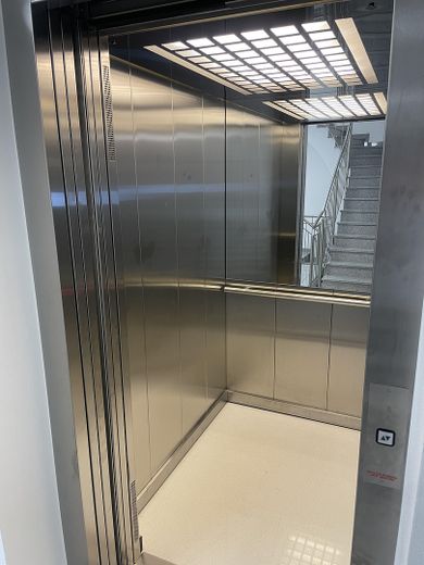 Moderno e luminoso appartamento di 3 locali a Grafing – ottimi collegamenti, S-Bahn 2 min. – Aufzug