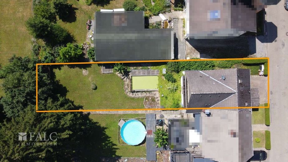 Charmante Doppelhaushälfte mit großem Garten – Blick von Oben