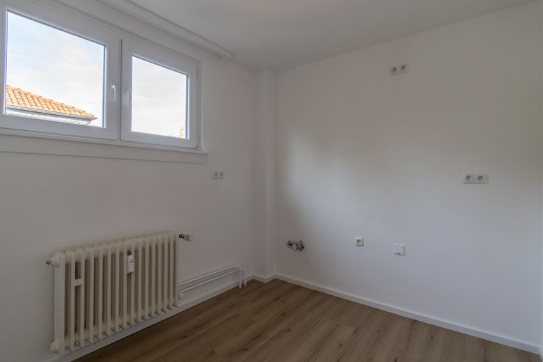 Großzügiges Familienhaus mit Garten in Dreieich Sprendlingen, Grenze Buchschlag – Küchenraum im Obergeschoss