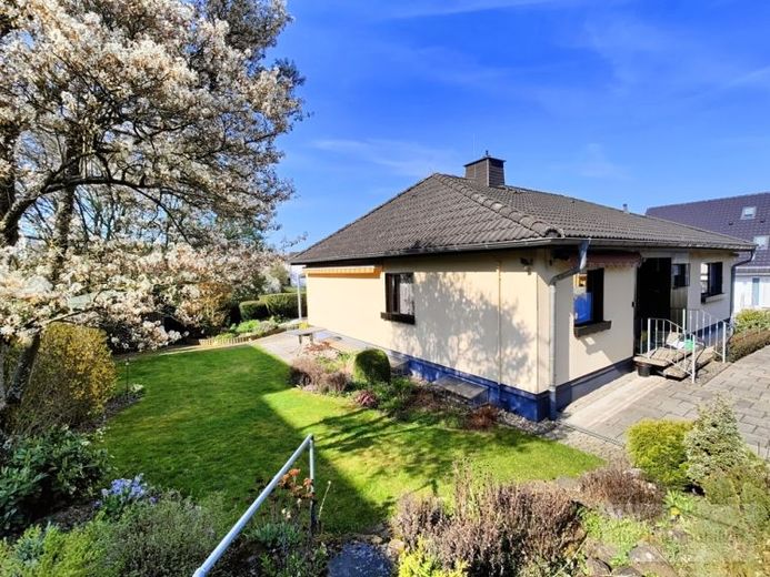 Traumlage am Naturschutzgebiet - gepflegtes Einfamilienhaus mit unverbaubarem Blick – Foto 1