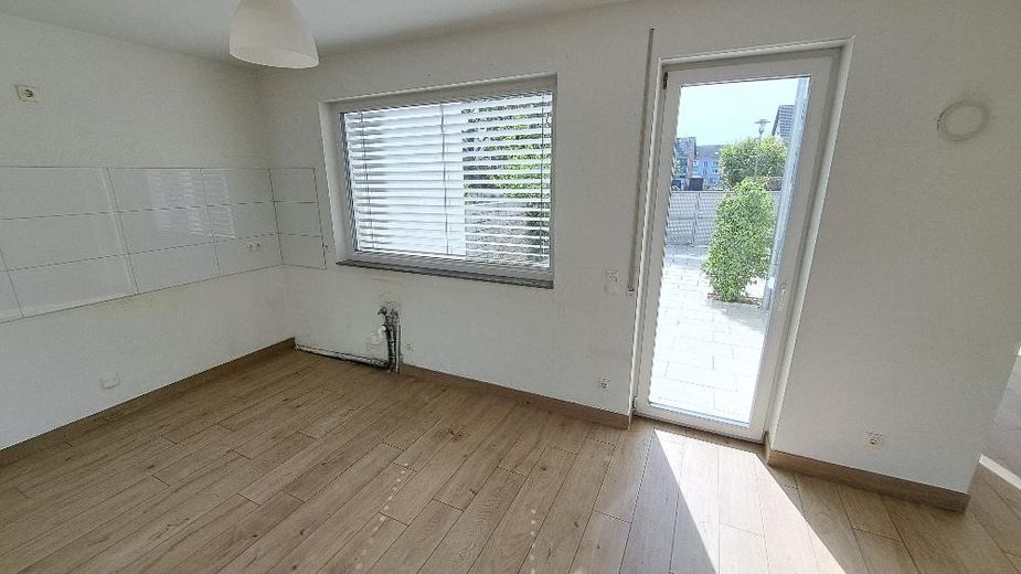 Wohnen am Freibad  Wallboxready – Küche mit Terrasse Westen