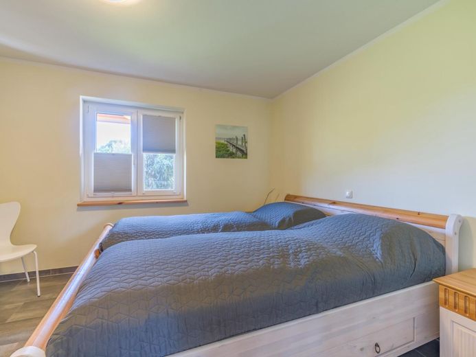 Traumhaftes Holzhaus mit Sauna, großer Terrasse auf 931 m² Eckgrundstück nahe St. Peter-Ording – Schlafzimmer