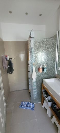 Dusche im Bad
