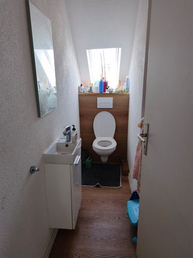 Ruhige, WG-taugliche Wohnung in Bahnhofsnähe – WC