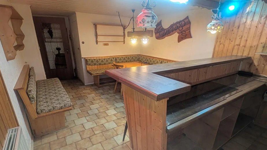 Provisionsfrei in Darmstadt-Arheilgen: 6-Zimmer-Familienhaus mit Garage & neuem Dach – UG Bar