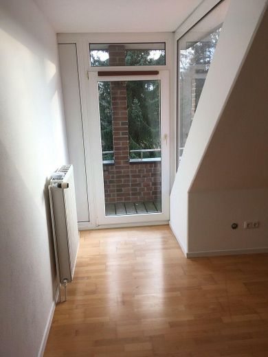 Senza provvigione: appartamento maisonette di 3,5 locali a Lüneburg (105m² di superficie abitabile), pompa di calore, balcone esposto a sud, posto auto – Terrassentür zum Südbalkon