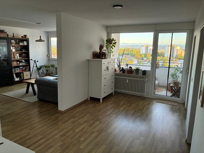 Alpenblick über Wangen: Großzügige 3-Zimmer-Wohnung modern aufgemacht im 9. OG mit Balkon – Zdjęcie 1
