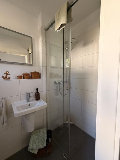 Großzügig wohnen - DHH in Waal – Gästebad / Dusche EG