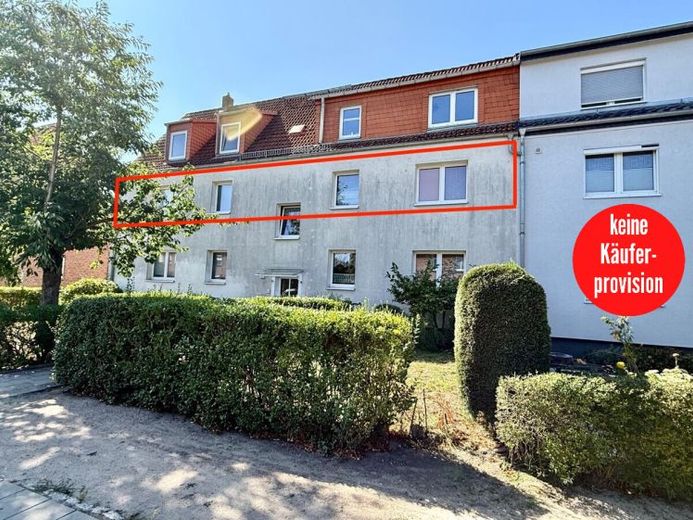 HORN IMMOBILIEN++ نويبراندنبورغ، شقة تمليك كبيرة من 3 غرف في الطابق الأول العلوي مع شرفة وموقف سيارات -مؤجرة- – الصورة 1