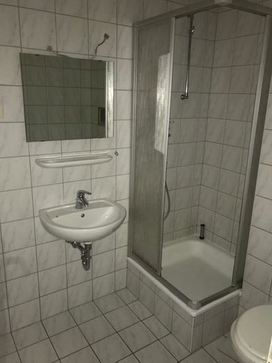 Ruhige 1-Zimmer mit Laminat, Balkon und Dusche in Zentrumsnähe zum Toppreis! – IMG_1339