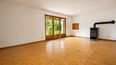 LIVING IN GREENERY – YOUR HOME AT THE EDGE OF THE FOREST – 1784283403_13bc510.jpg
