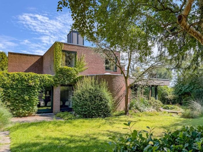 Architektonisches Meisterwerk sucht neuen Eigentümer – Foto 1