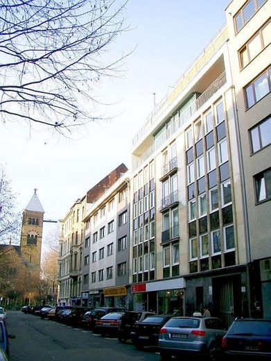 15% RENDITE: 4 VOLLMÖBLIERTE SMART-HOMES IN CITY-BESTLAGE – Gebäude aus den 1950ern ...
