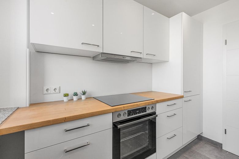 Möbliertes WG-Zimmer in renovierter 5er-WG – Küche