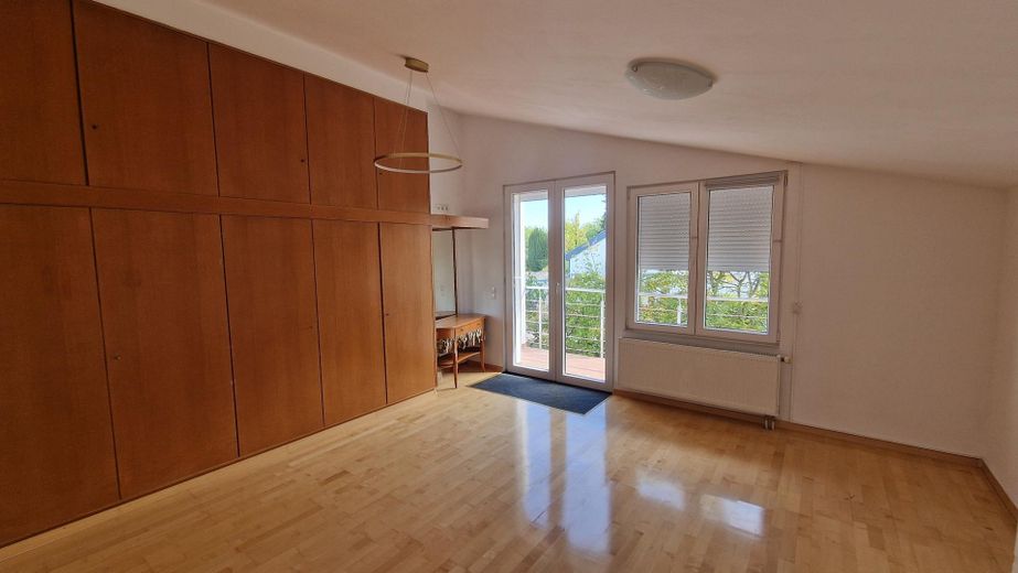 Villa en ubicación privilegiada de Wo-Herrnsheim con gran jardín A + – Schlafzimmer