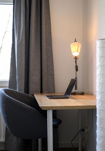 Moderne Wohnung in Alsternähe mit Balkon | Zentral und Blick ins Grüne – Schlafzimmer - Ansicht #9