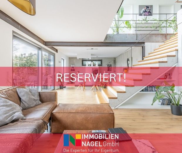 Architektenbungalow mit Split-Level-Bauweise, klarer Formensprache und freiem Landschaftsblick! – RESERVIERT!