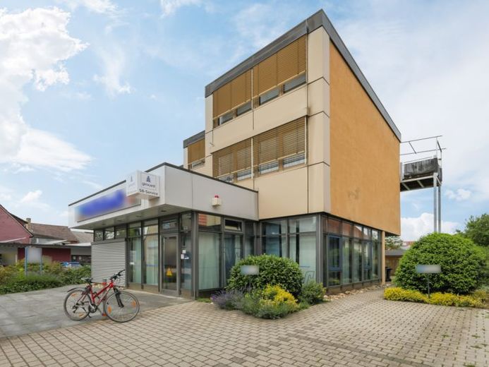 Representative office space in a former bank branch with a spacious reception area! – Photo 1
