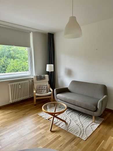 Wohnzimmer Blick zum Balkon