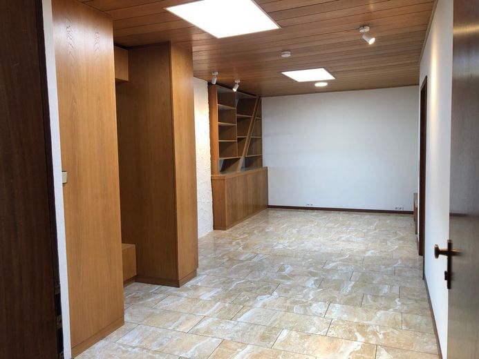 Gewerbewohnung, Büro, Stuttgart Plieningen 133qm. Nur Gewerblich. – Gaderobe