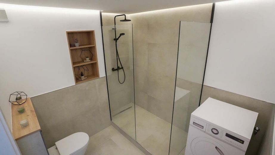 Morderne, sanierte 3 Zimmer Wohnung zum Erstbezug und Provisionsfrei – Bad