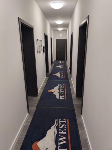 Edificio residencial y comercial con nave, oficinas, vivienda, jardín 507qm – Foto 4