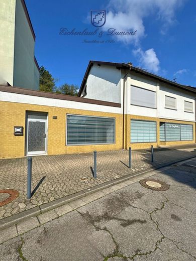 Vielseitig nutzbares Wohn- und Geschäftshaus in Quierschied – Gebäudeansicht