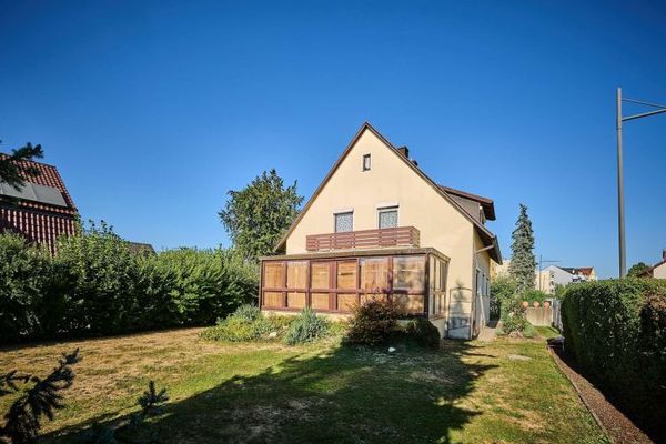 Straubing | Solides Zweifamilienhaus plus separates Grundstück mit Neubaupotenzial