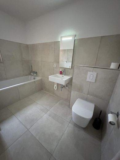 Exclusief design-appartement met balkon & spectaculair uitzicht op de universiteit – Foto 8