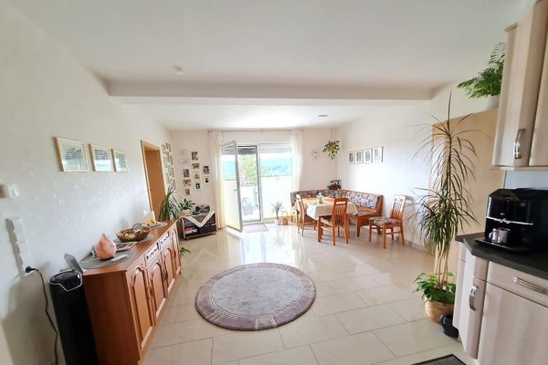 Appartement de 3,5 pièces – Vivre comme en vacances dans le parc privé Römerweg / charges les plus faibles