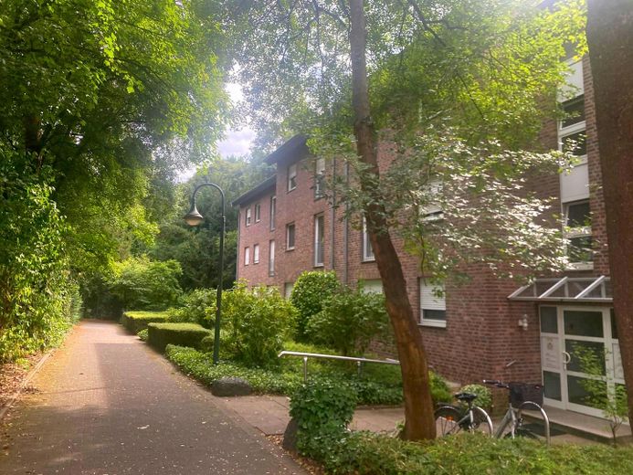 idyllische Zuwegung zum Haus