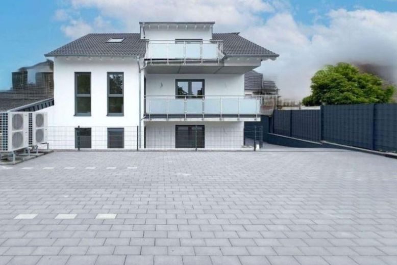 Neubau/Erstbezug, 3Zi, riesige Terrasse, 0,76%KfW Darlehen inkl! Provisionsfrei! – Blick rückwärtig