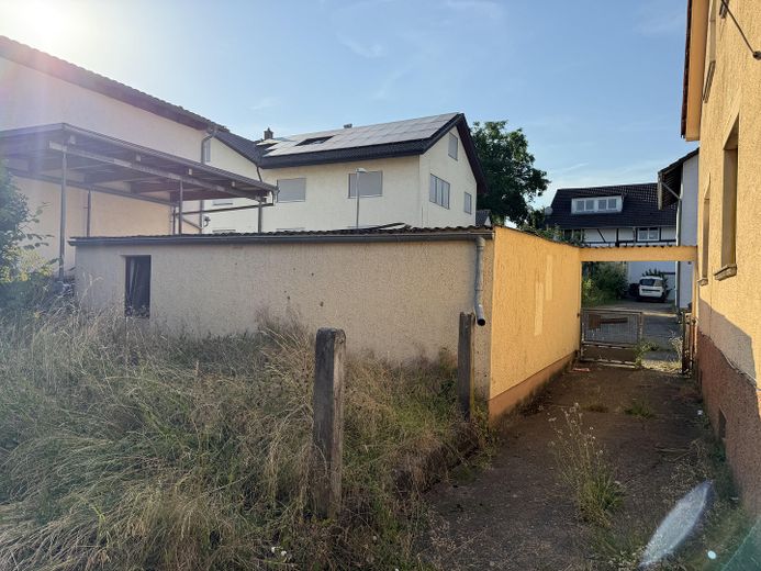 Kleines Wohnhaus mit Garten und großer Doppelgarage – Foto 6