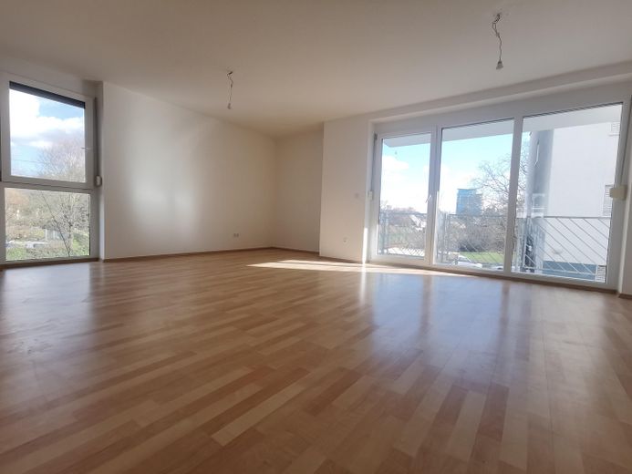 3-room apartment with balcony, fitted kitchen and underground garage – Wohnzimmer