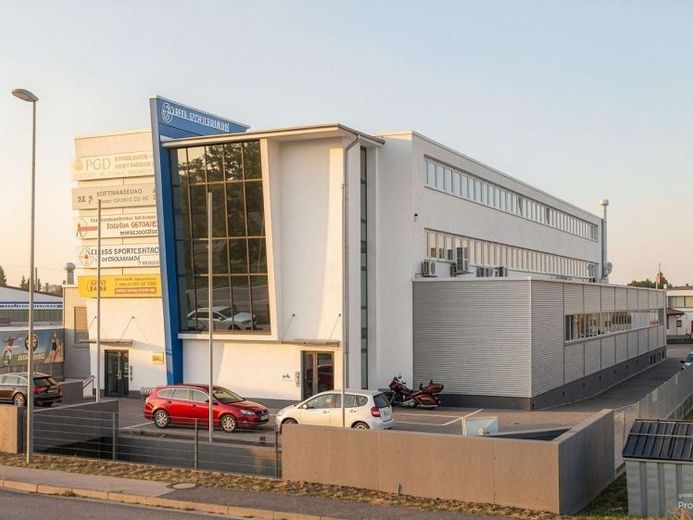 Bureaux impeccablement entretenus de 150 m² à 556 m² à louer à Heusenstamm – Photo 1