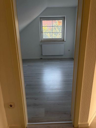 Appartement de 3 pièces dans un cadre idyllique avec jardin et 2 places de stationnement – Photo 3