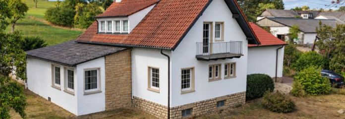 Wohnen, wo Kunstgeschichte entstand– Künstleranwesen mit Atelier und 5.500 m² Grundstück in Oberkail