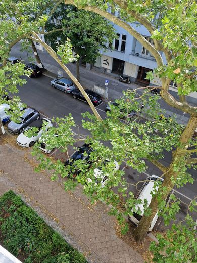 Sehr helle 2-Zi.-Whg., saniert, mit EBK, 4.OG mit Aufzug, Kudamm-Nähe – Blick vom Balkon