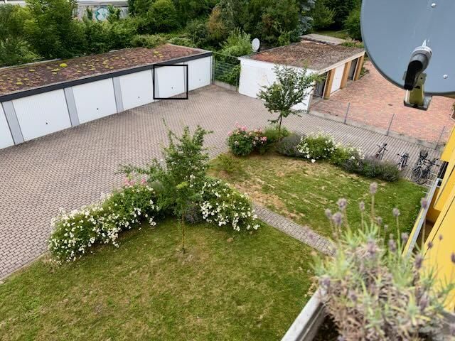 Helle 2-Zimmer-Wohnung mit Balkon in Hildesheim - Marienburger Höhe, nahe Universität (4179/06) – Garagenhof