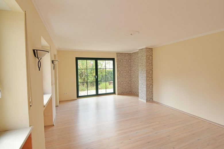 Schönes Stadthaus 140 m2 ohne Maklerprovision in 94333 Geiselhöring (Straubing/Haindling) – Wohnraum im EG, Pelletheizung