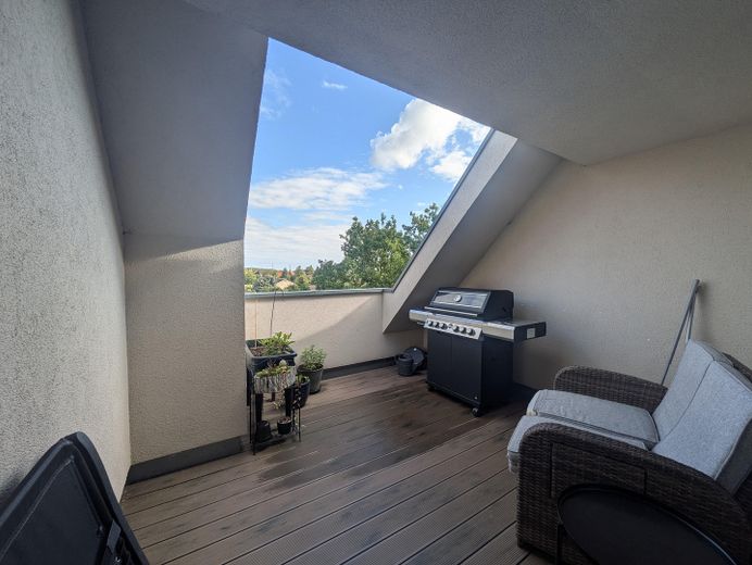 Dachgeschosswohnung mit Loggia | Einbauküche | Seenähe | bezugsfrei | provisionsfrei – Foto 1