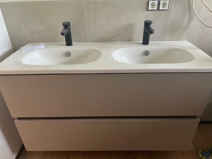 Erstbezug Möhringen: Stilvolle 3,5-Zi.-Etagenwohnung mit Kamin, Balkon & Garten – Badezimmer