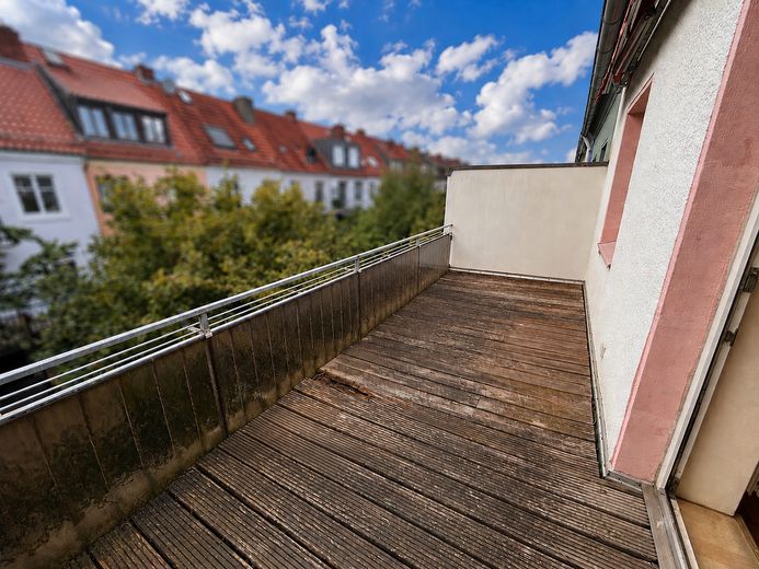 End-of-terrace house with balcony and garage in a popular location! – Balkon Süd/Westausrichtung