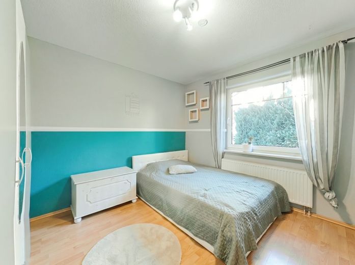 Einziehen, durchatmen, Zuhause sein - Gartenidylle
großzügiges Wohlfühlhaus - Küstenheide &amp; Nordsee – Helles Zimmer ideal für Kinder oder Büro